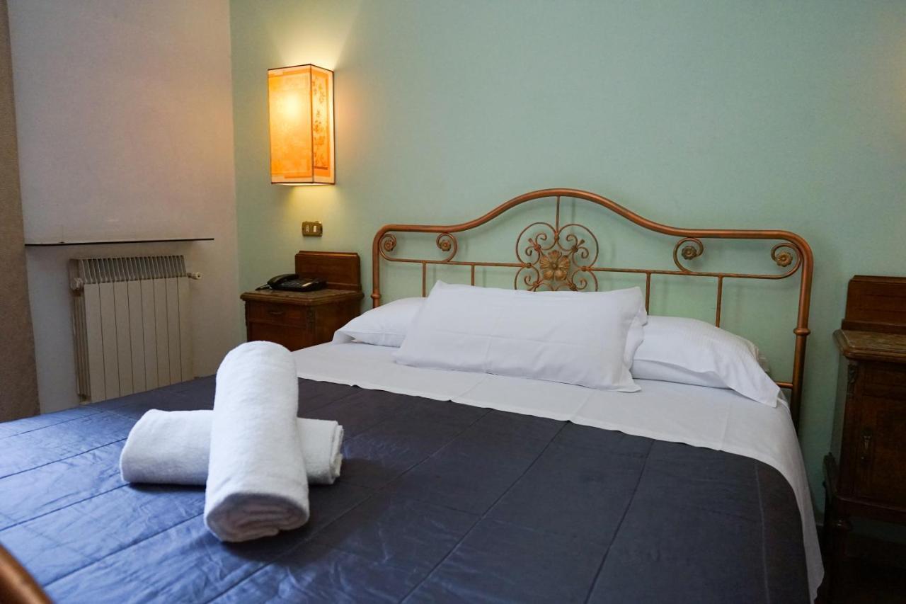Roma Room Hotel Esterno foto