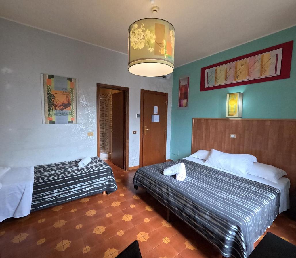 Roma Room Hotel Esterno foto