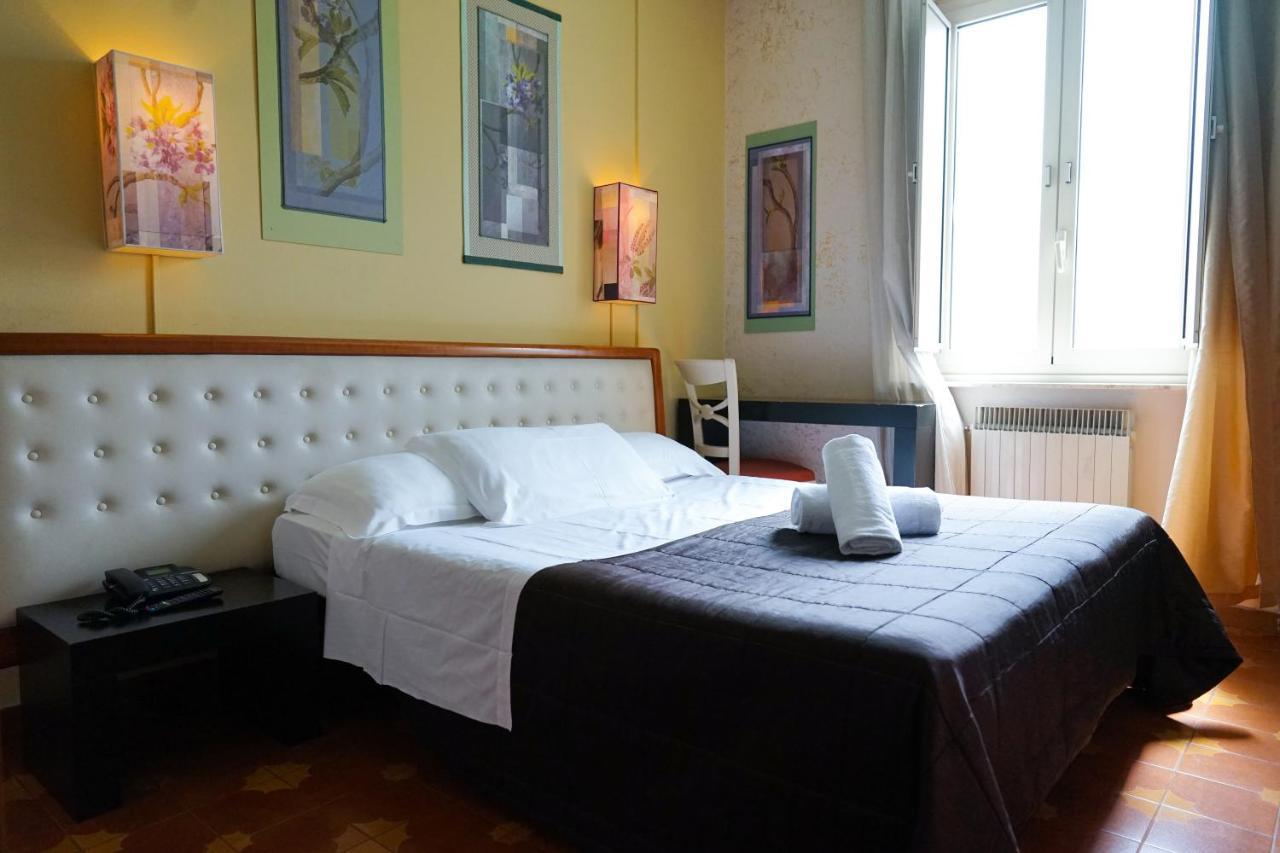 Roma Room Hotel Esterno foto