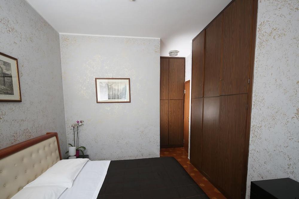 Roma Room Hotel Esterno foto