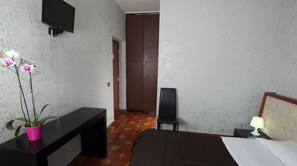 Roma Room Hotel Esterno foto