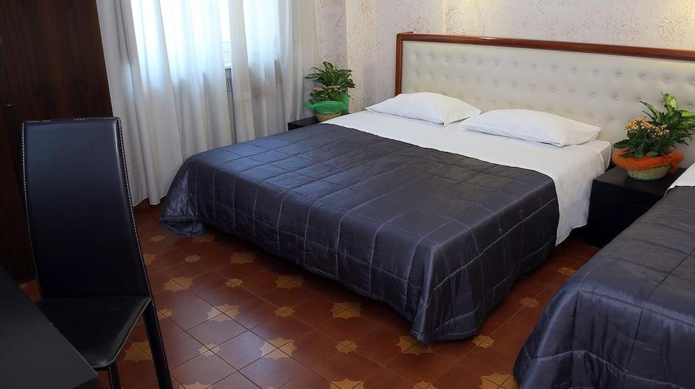 Roma Room Hotel Esterno foto