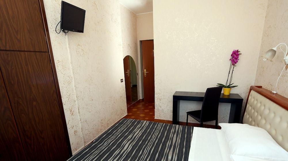 Roma Room Hotel Esterno foto
