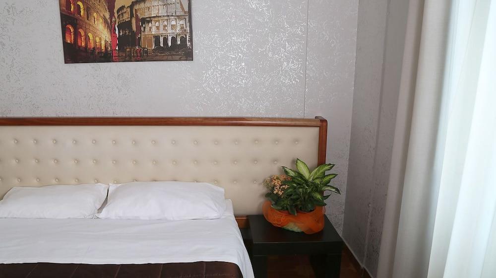 Roma Room Hotel Esterno foto