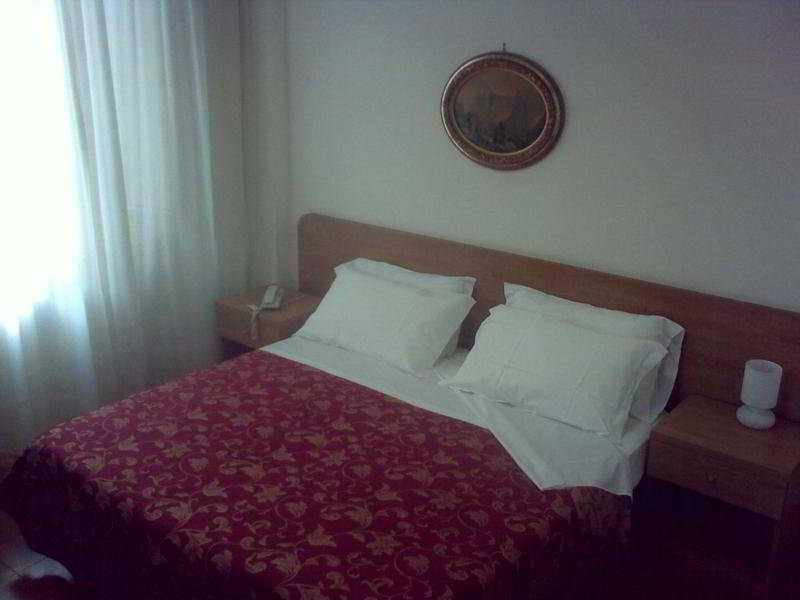 Roma Room Hotel Esterno foto