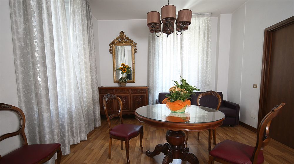Roma Room Hotel Esterno foto